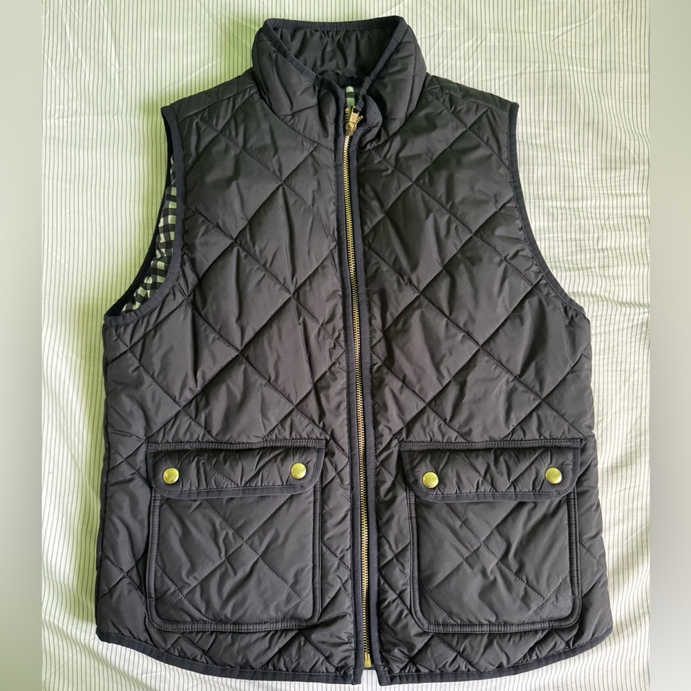 J. CREW - Women’s Quilted Vest with Gold Detailing in Size M | Color Black
